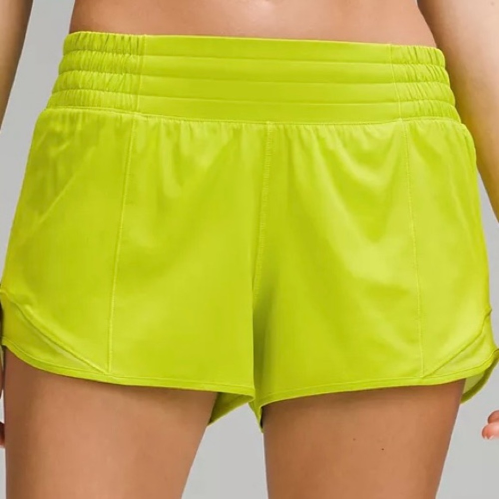 NWT Lululemon High Rise Hotty Hot Short Lichen Lime 4